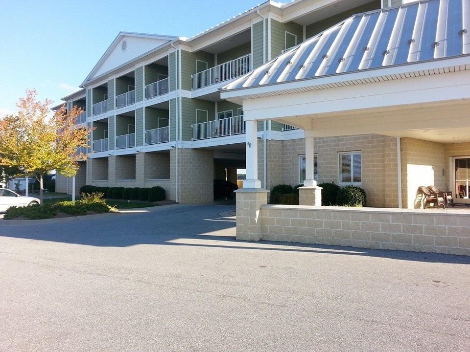 Island Inn & Suites, Ascend Hotel Collection Piney Point Buitenkant foto