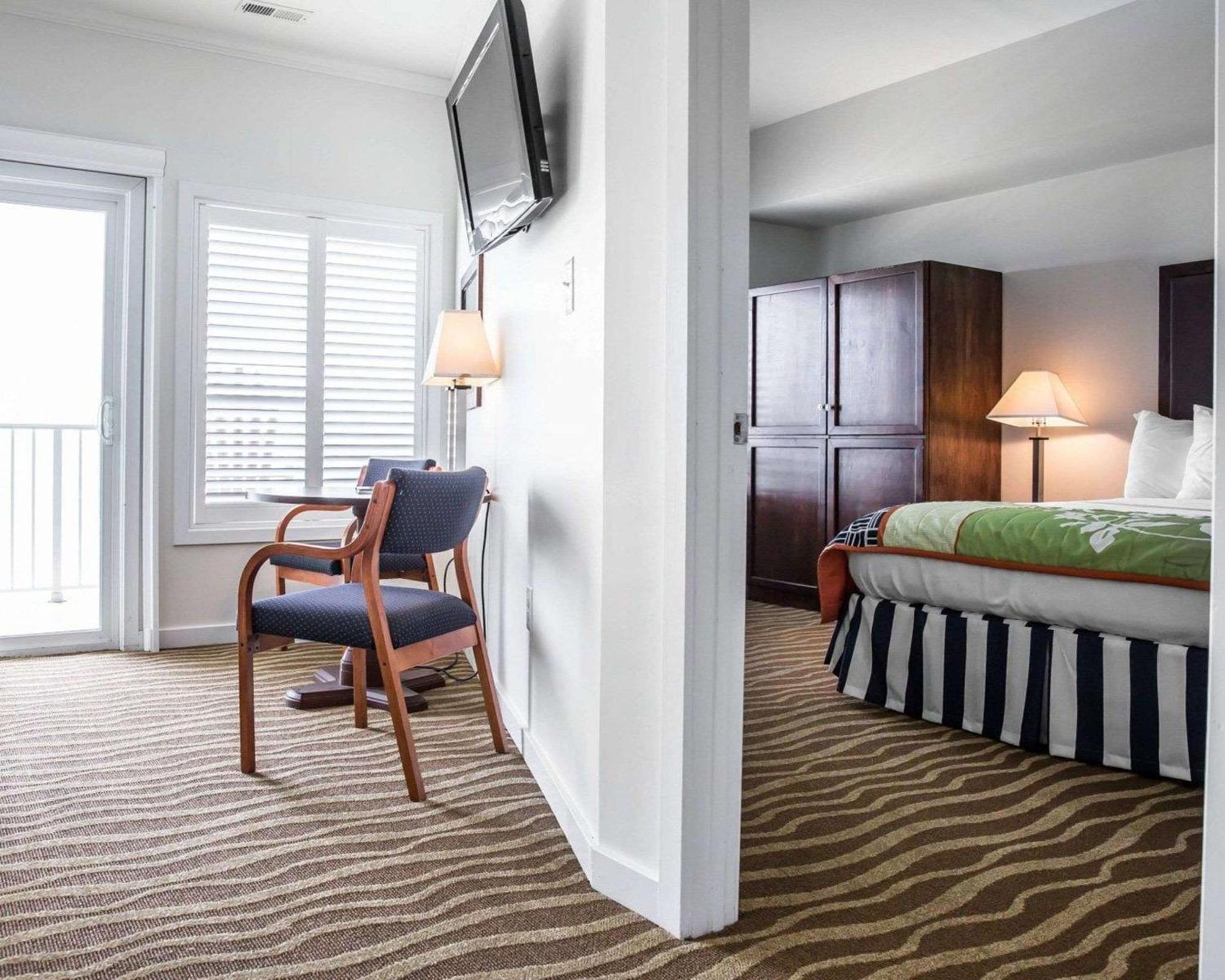 Island Inn & Suites, Ascend Hotel Collection Piney Point Buitenkant foto