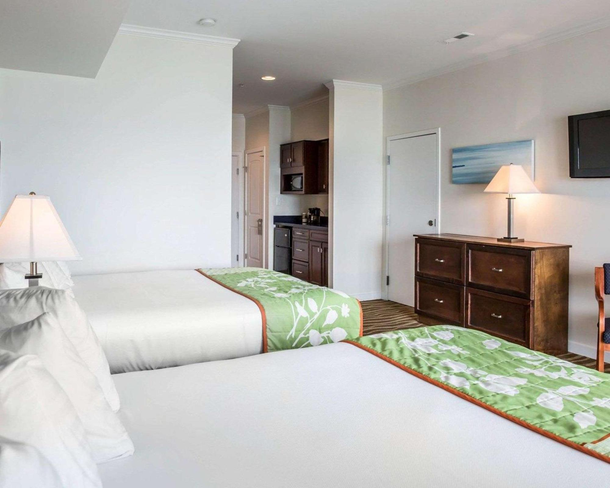Island Inn & Suites, Ascend Hotel Collection Piney Point Buitenkant foto