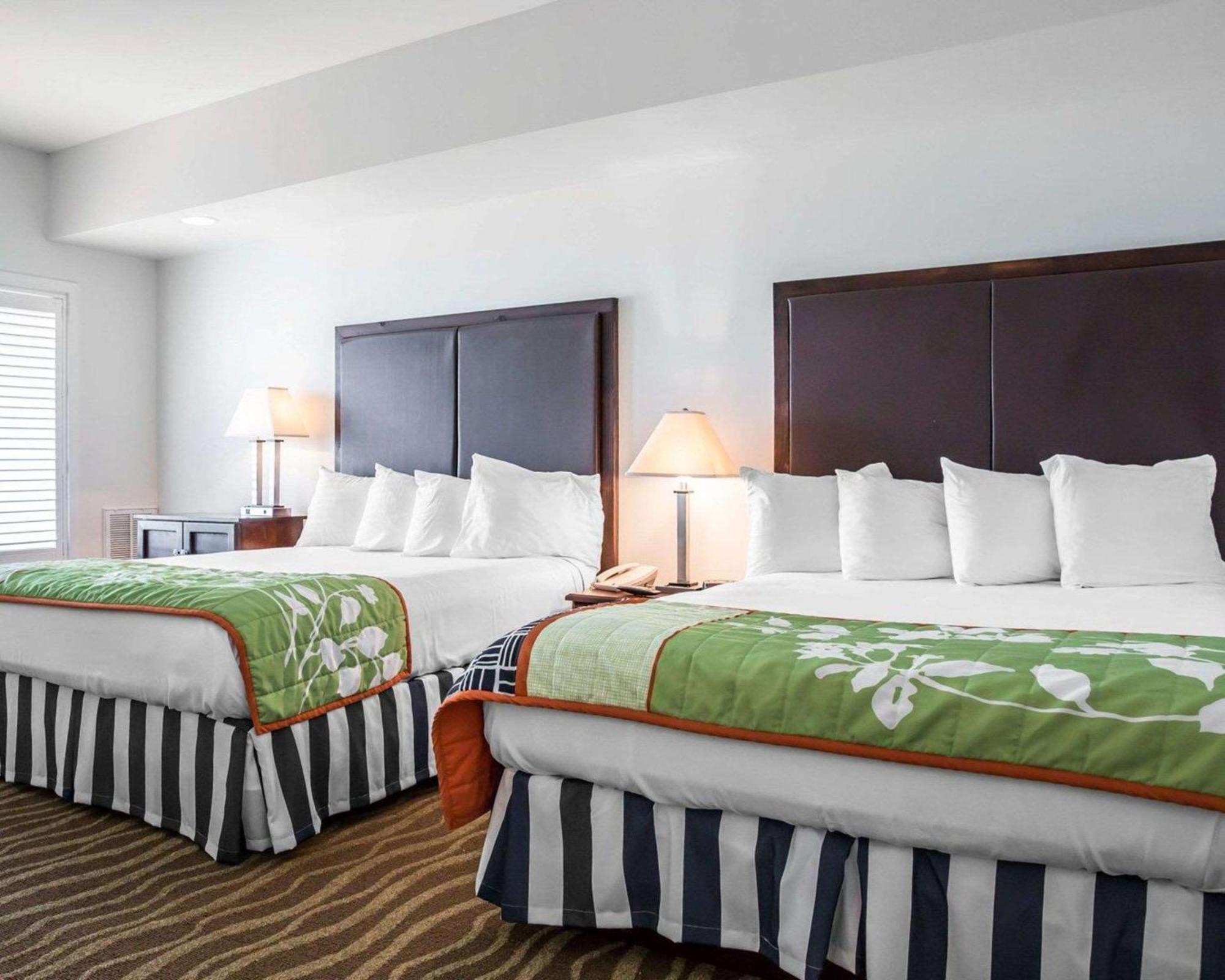 Island Inn & Suites, Ascend Hotel Collection Piney Point Buitenkant foto