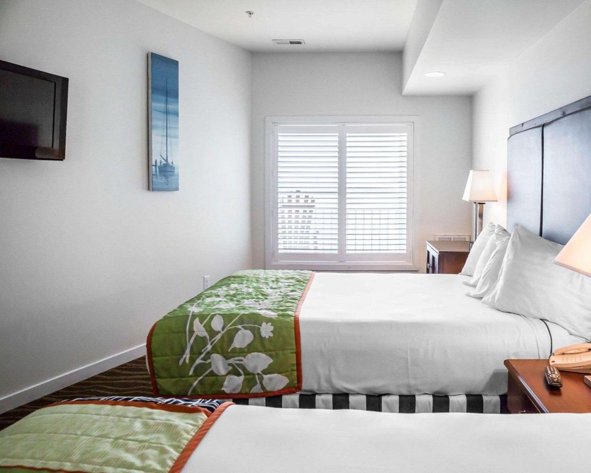 Island Inn & Suites, Ascend Hotel Collection Piney Point Buitenkant foto