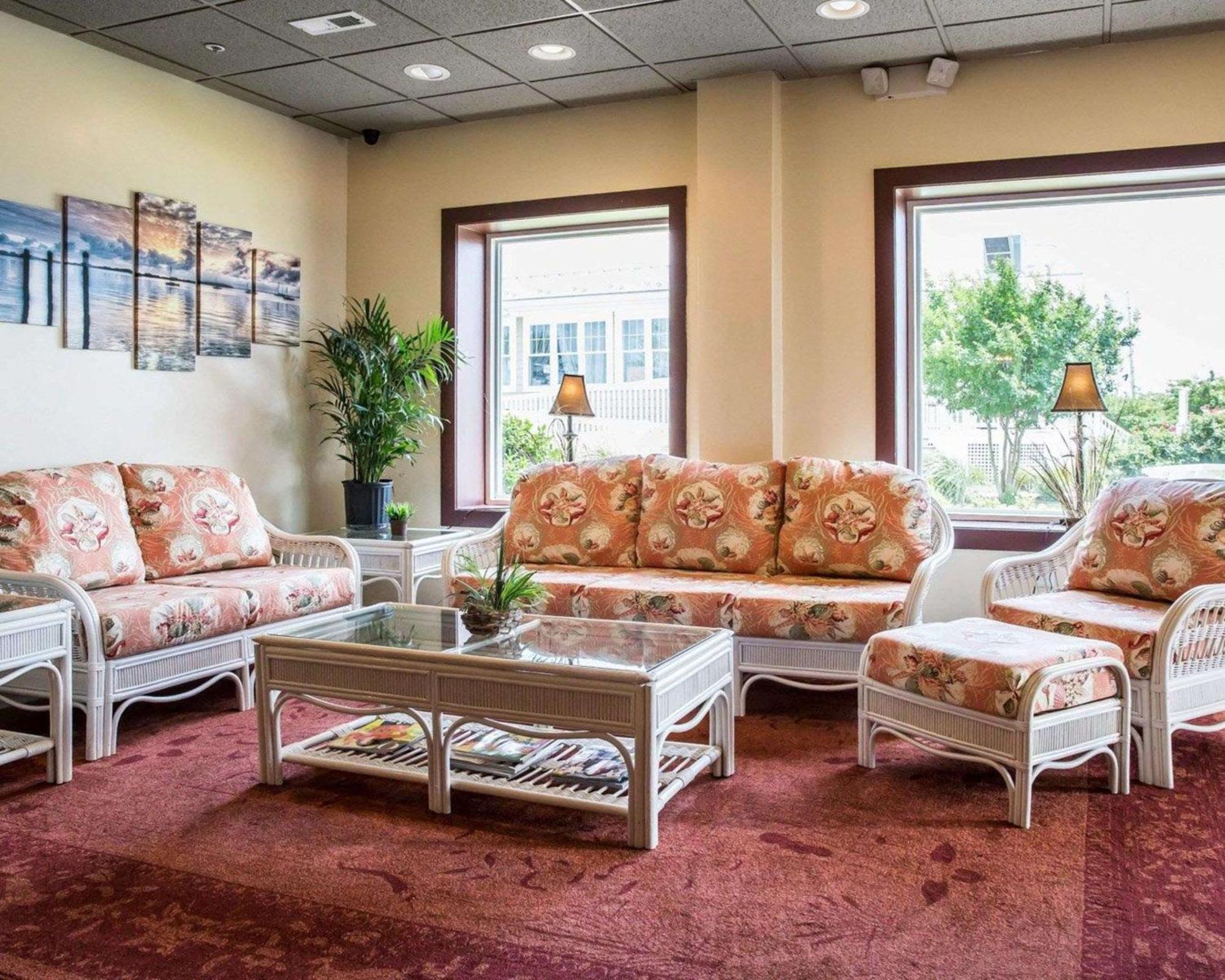 Island Inn & Suites, Ascend Hotel Collection Piney Point Buitenkant foto