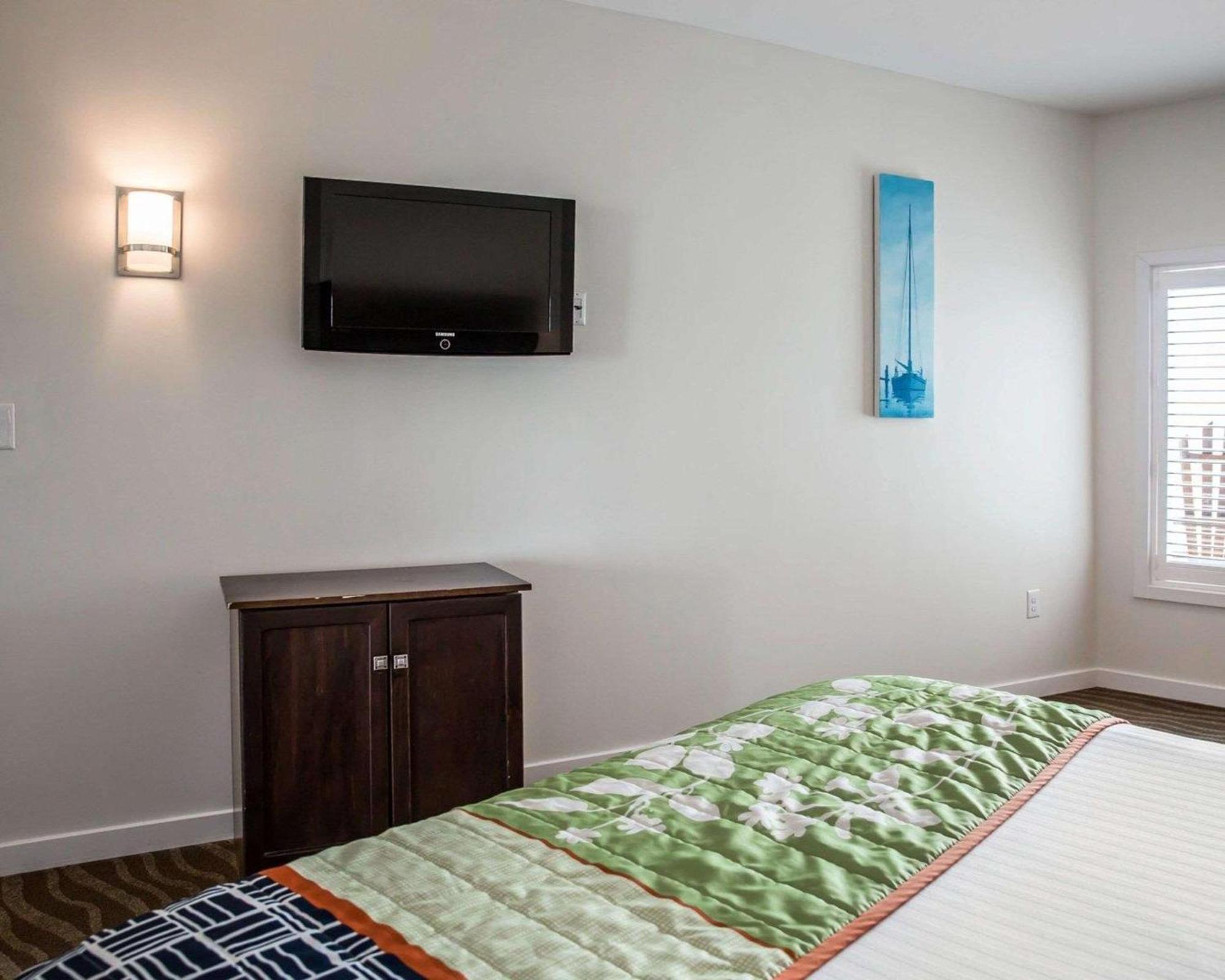 Island Inn & Suites, Ascend Hotel Collection Piney Point Buitenkant foto
