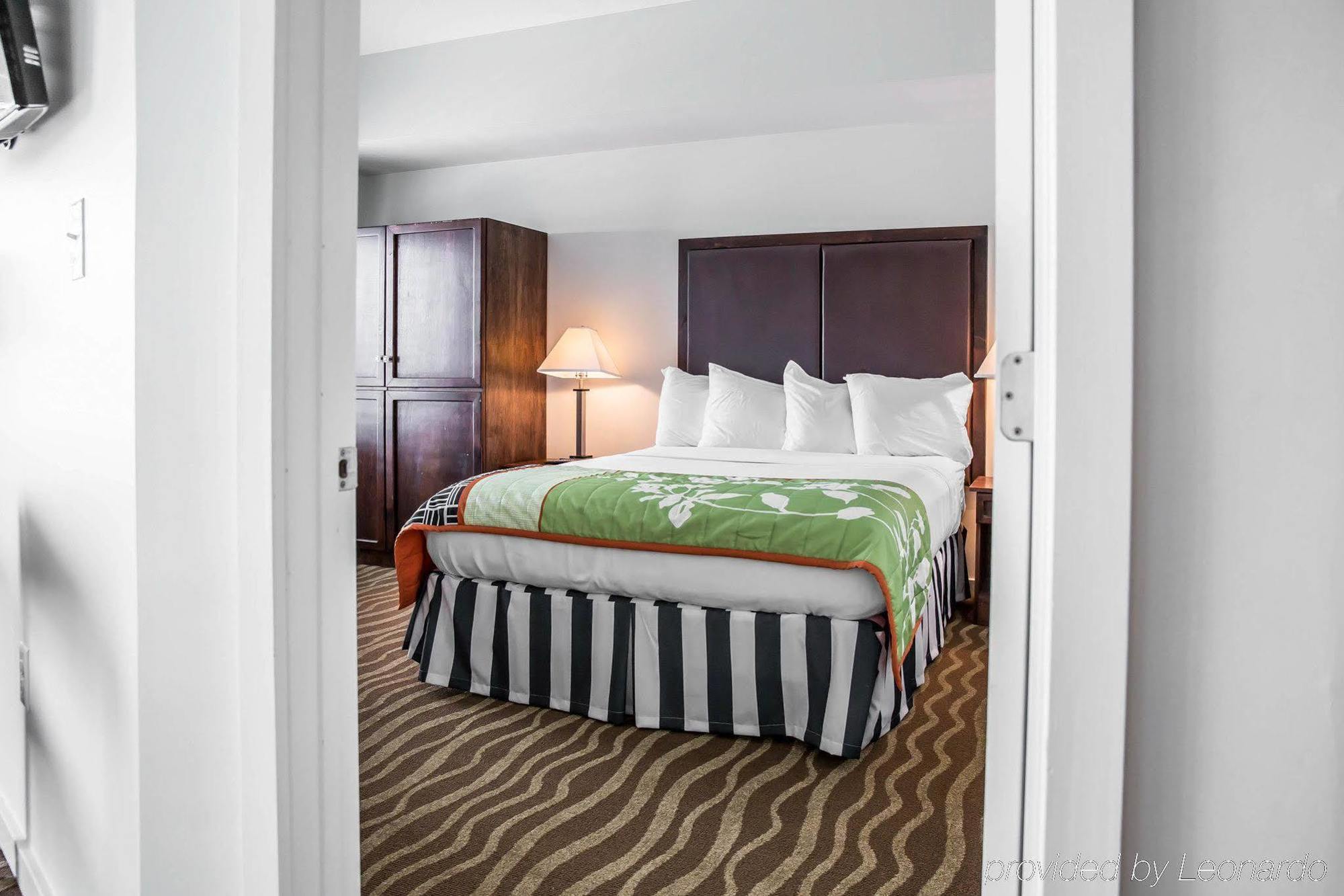Island Inn & Suites, Ascend Hotel Collection Piney Point Buitenkant foto